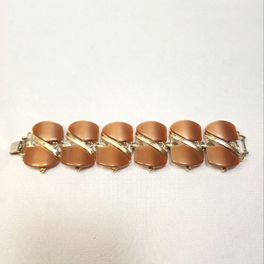 VIntage 1950s Thermoset Lucite Moonglow Peachy Color Bracelet